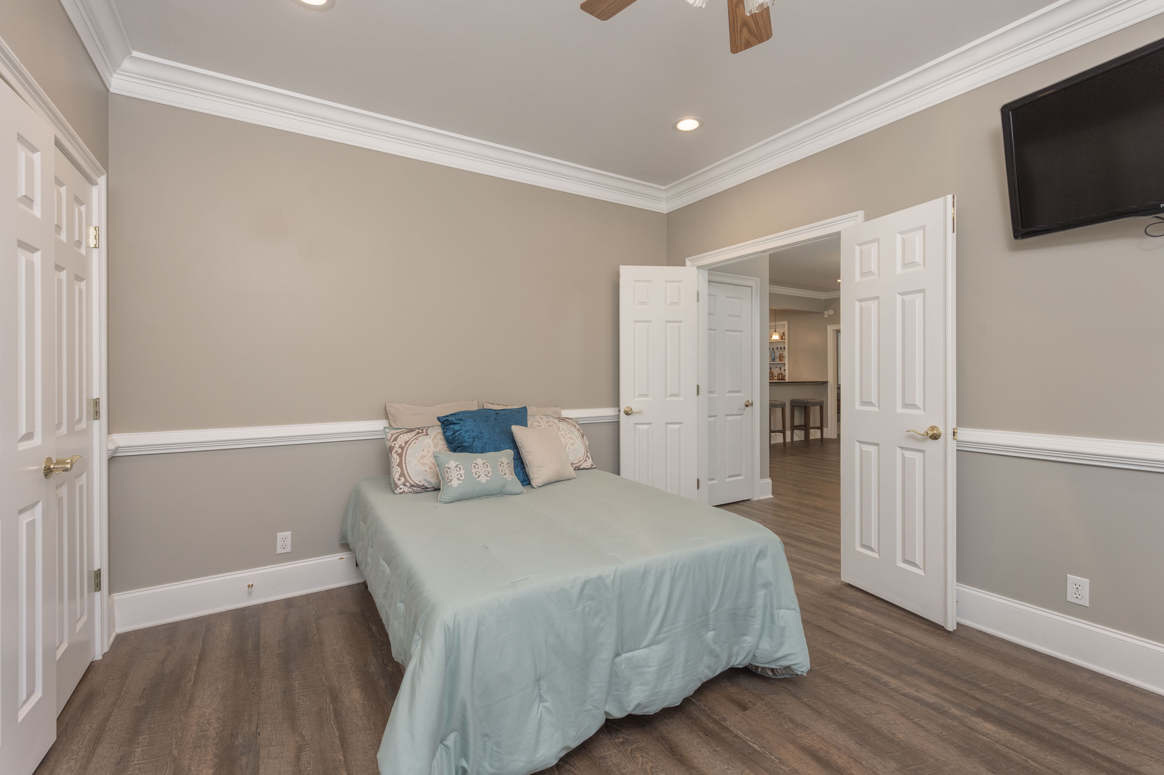 1011 Penfield Way image 42